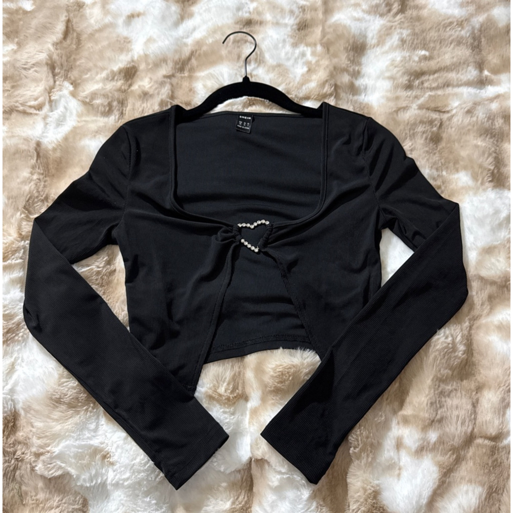 Black long sleeve cropped top
